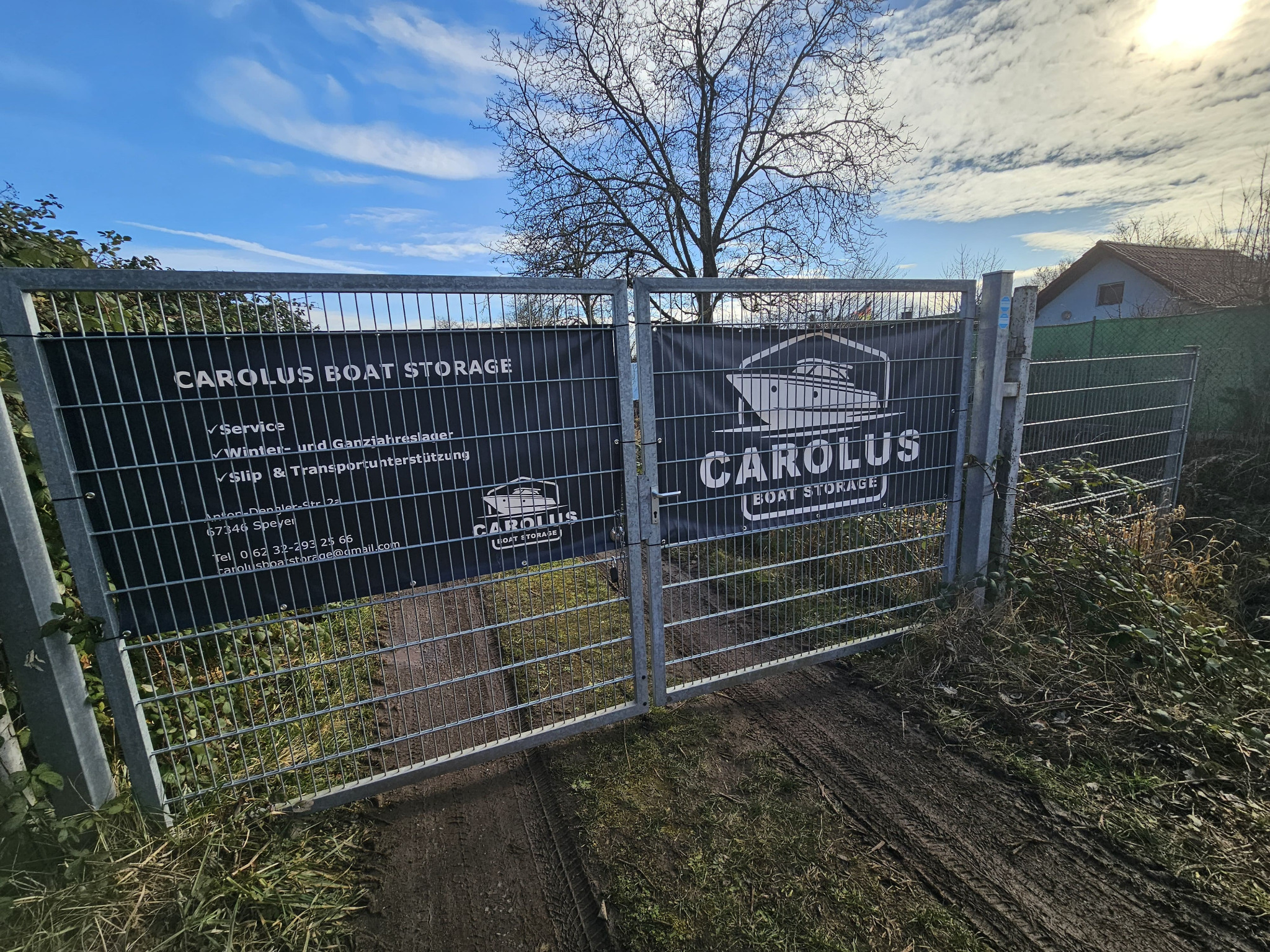 Eingangstor Carolus Boat Storage